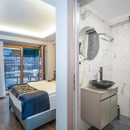 Martin Aparthotel *